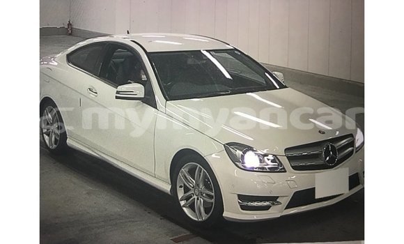 သွင်းကုန် Mercedes-Benz 190 (W201) White ကား Import - Dubai Ayeyarwady သွင်းကုန် Mercedes-Benz 190 (W201) White ကား Import - Dubai Ayeyarwady