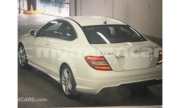 သွင်းကုန် Mercedes-Benz 190 (W201) White ကား Import - Dubai Ayeyarwady သွင်းကုန် Mercedes-Benz 190 (W201) White ကား Import - Dubai Ayeyarwady