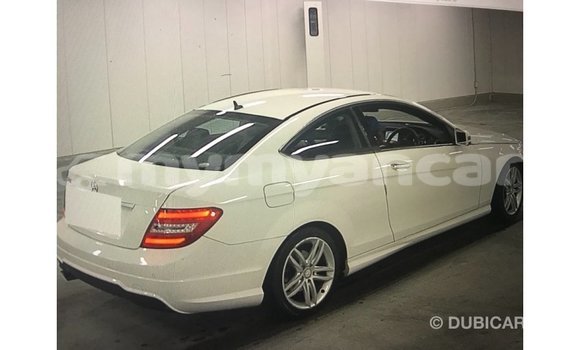 သွင်းကုန် Mercedes-Benz 190 (W201) White ကား Import - Dubai Ayeyarwady သွင်းကုန် Mercedes-Benz 190 (W201) White ကား Import - Dubai Ayeyarwady