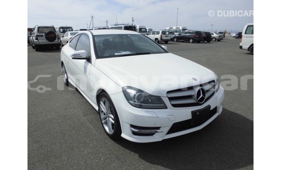 သွင်းကုန် Mercedes-Benz 190 (W201) White ကား Import - Dubai Ayeyarwady သွင်းကုန် Mercedes-Benz 190 (W201) White ကား Import - Dubai Ayeyarwady