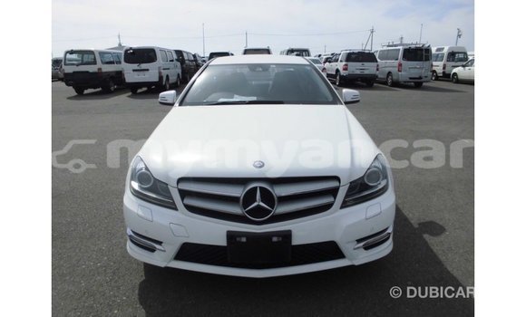 သွင်းကုန် Mercedes-Benz 190 (W201) White ကား Import - Dubai Ayeyarwady သွင်းကုန် Mercedes-Benz 190 (W201) White ကား Import - Dubai Ayeyarwady