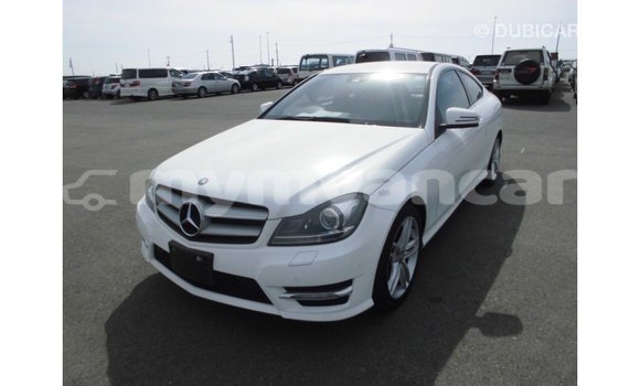 သွင်းကုန် Mercedes-Benz 190 (W201) White ကား Import - Dubai Ayeyarwady သွင်းကုန် Mercedes-Benz 190 (W201) White ကား Import - Dubai Ayeyarwady
