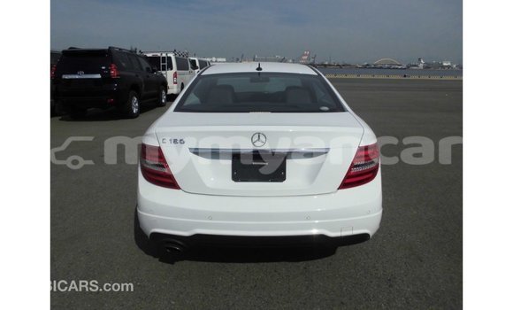 သွင်းကုန် Mercedes-Benz 190 (W201) White ကား Import - Dubai Ayeyarwady သွင်းကုန် Mercedes-Benz 190 (W201) White ကား Import - Dubai Ayeyarwady