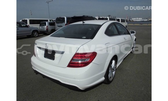 သွင်းကုန် Mercedes-Benz 190 (W201) White ကား Import - Dubai Ayeyarwady သွင်းကုန် Mercedes-Benz 190 (W201) White ကား Import - Dubai Ayeyarwady