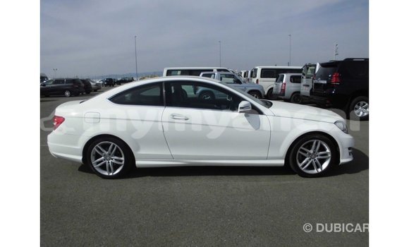 သွင်းကုန် Mercedes-Benz 190 (W201) White ကား Import - Dubai Ayeyarwady သွင်းကုန် Mercedes-Benz 190 (W201) White ကား Import - Dubai Ayeyarwady