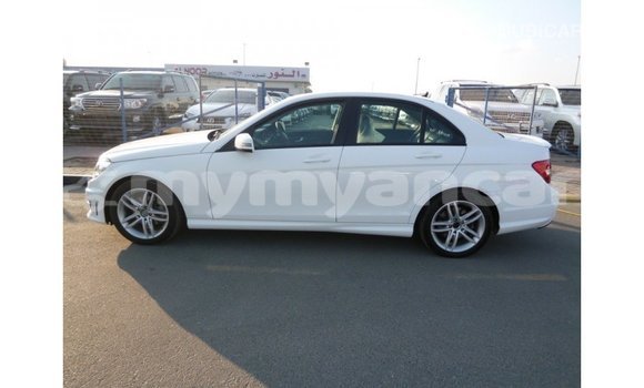 သွင်းကုန် Mercedes-Benz 200 White ကား Import - Dubai Ayeyarwady သွင်းကုန် Mercedes-Benz 200 White ကား Import - Dubai Ayeyarwady