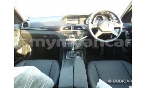 သွင်းကုန် Mercedes-Benz 200 White ကား Import - Dubai Ayeyarwady သွင်းကုန် Mercedes-Benz 200 White ကား Import - Dubai Ayeyarwady