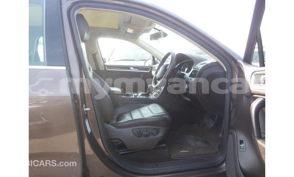 သွင်းကုန် Volkswagen Touareg Brown ကား Import - Dubai Ayeyarwady သွင်းကုန် Volkswagen Touareg Brown ကား Import - Dubai Ayeyarwady