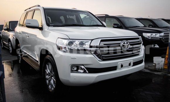 သွင်းကုန် Toyota Land Cruiser White ကား Import - Dubai Ayeyarwady သွင်းကုန် Toyota Land Cruiser White ကား Import - Dubai Ayeyarwady