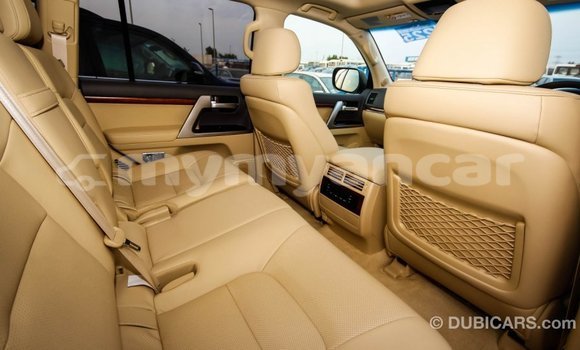 သွင်းကုန် Toyota Land Cruiser White ကား Import - Dubai Ayeyarwady သွင်းကုန် Toyota Land Cruiser White ကား Import - Dubai Ayeyarwady