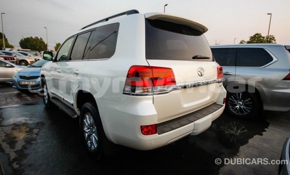 သွင်းကုန် Toyota Land Cruiser White ကား Import - Dubai Ayeyarwady သွင်းကုန် Toyota Land Cruiser White ကား Import - Dubai Ayeyarwady