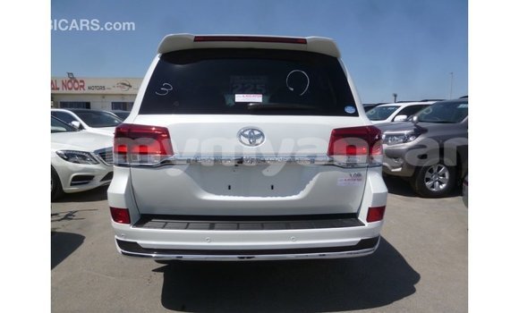 Buy Import Toyota Land Cruiser White Car in Import - Dubai in Ayeyarwady Buy Import Toyota Land Cruiser White Car in Import - Dubai in Ayeyarwady