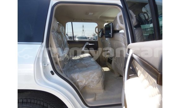 Buy Import Toyota Land Cruiser White Car in Import - Dubai in Ayeyarwady Buy Import Toyota Land Cruiser White Car in Import - Dubai in Ayeyarwady