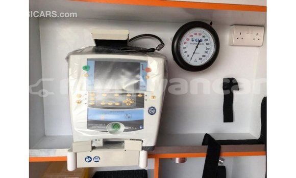 Buy Import Toyota Hiace White Car in Import - Dubai in Ayeyarwady Buy Import Toyota Hiace White Car in Import - Dubai in Ayeyarwady