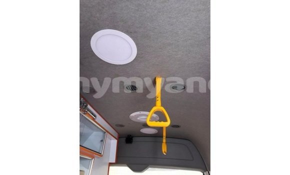 Buy Import Toyota Hiace White Car in Import - Dubai in Ayeyarwady Buy Import Toyota Hiace White Car in Import - Dubai in Ayeyarwady