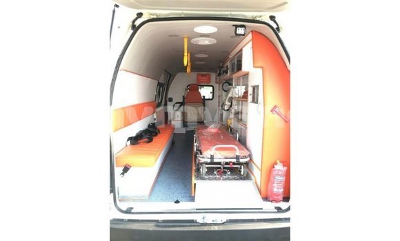 သွင်းကုန် Toyota Hiace White ကား Import - Dubai Ayeyarwady သွင်းကုန် Toyota Hiace White ကား Import - Dubai Ayeyarwady