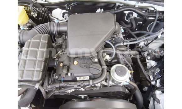 သွင်းကုန် Toyota Prado White ကား Import - Dubai Ayeyarwady သွင်းကုန် Toyota Prado White ကား Import - Dubai Ayeyarwady