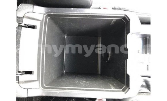 သွင်းကုန် Toyota Prado White ကား Import - Dubai Ayeyarwady သွင်းကုန် Toyota Prado White ကား Import - Dubai Ayeyarwady