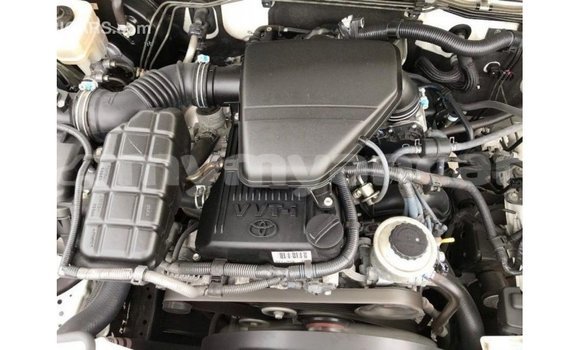 သွင်းကုန် Toyota Prado White ကား Import - Dubai Ayeyarwady သွင်းကုန် Toyota Prado White ကား Import - Dubai Ayeyarwady