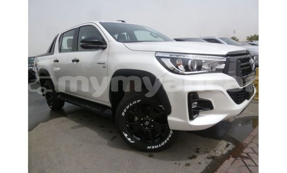 သွင်းကုန် Toyota Hilux White ကား Import - Dubai Ayeyarwady သွင်းကုန် Toyota Hilux White ကား Import - Dubai Ayeyarwady