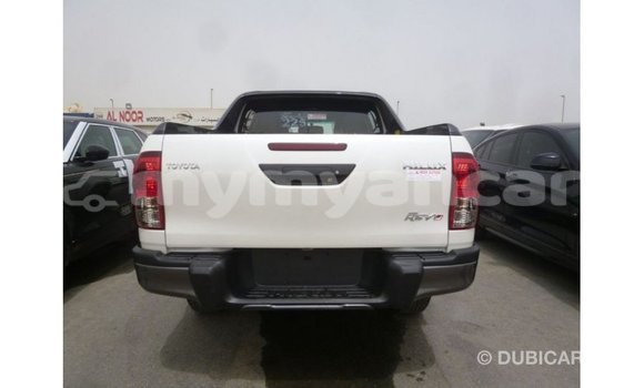 သွင်းကုန် Toyota Hilux White ကား Import - Dubai Ayeyarwady သွင်းကုန် Toyota Hilux White ကား Import - Dubai Ayeyarwady