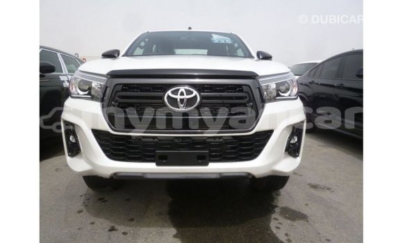 သွင်းကုန် Toyota Hilux White ကား Import - Dubai Ayeyarwady သွင်းကုန် Toyota Hilux White ကား Import - Dubai Ayeyarwady