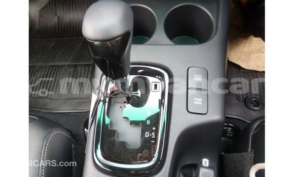 သွင်းကုန် Toyota Hilux White ကား Import - Dubai Ayeyarwady သွင်းကုန် Toyota Hilux White ကား Import - Dubai Ayeyarwady