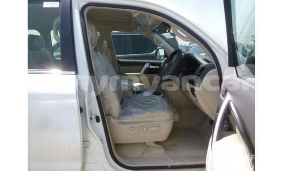 Acheter Import Voiture Toyota Land Cruiser Blanc à Import - Dubai, #<Region:0x000000000c5121b8> Acheter Import Voiture Toyota Land Cruiser Blanc à Import - Dubai, #<Region:0x000000000c5121b8>