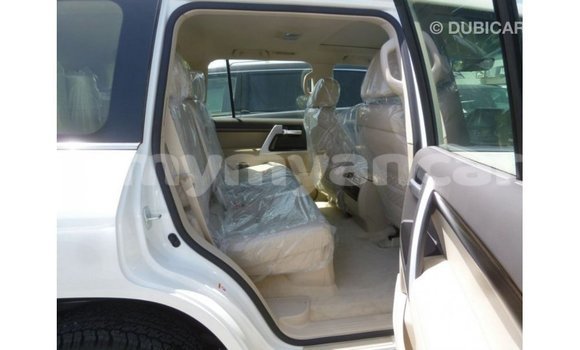 Acheter Import Voiture Toyota Land Cruiser Blanc à Import - Dubai, #<Region:0x000000000c5121b8> Acheter Import Voiture Toyota Land Cruiser Blanc à Import - Dubai, #<Region:0x000000000c5121b8>
