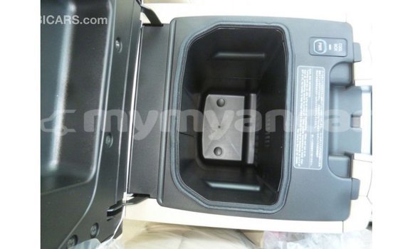 Acheter Import Voiture Toyota Land Cruiser Blanc à Import - Dubai, #<Region:0x000000000c5121b8> Acheter Import Voiture Toyota Land Cruiser Blanc à Import - Dubai, #<Region:0x000000000c5121b8>