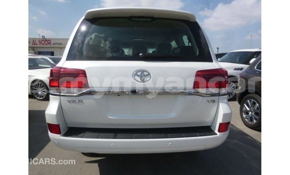 သွင်းကုန် Toyota Land Cruiser White ကား Import - Dubai Ayeyarwady သွင်းကုန် Toyota Land Cruiser White ကား Import - Dubai Ayeyarwady