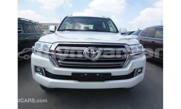 သွင်းကုန် Toyota Land Cruiser White ကား Import - Dubai Ayeyarwady သွင်းကုန် Toyota Land Cruiser White ကား Import - Dubai Ayeyarwady