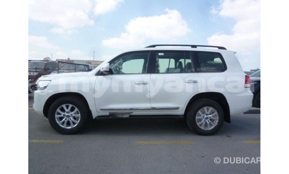 သွင်းကုန် Toyota Land Cruiser White ကား Import - Dubai Ayeyarwady သွင်းကုန် Toyota Land Cruiser White ကား Import - Dubai Ayeyarwady