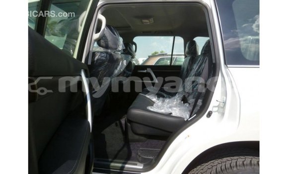 သွင်းကုန် Toyota Land Cruiser White ကား Import - Dubai Ayeyarwady သွင်းကုန် Toyota Land Cruiser White ကား Import - Dubai Ayeyarwady