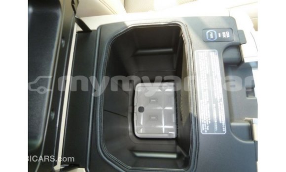 သွင်းကုန် Toyota Land Cruiser Black ကား Import - Dubai Ayeyarwady သွင်းကုန် Toyota Land Cruiser Black ကား Import - Dubai Ayeyarwady