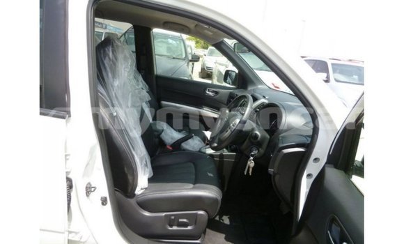 သွင်းကုန် Nissan Evalia White ထရပ်ကား Import - Dubai Ayeyarwady သွင်းကုန် Nissan Evalia White ထရပ်ကား Import - Dubai Ayeyarwady