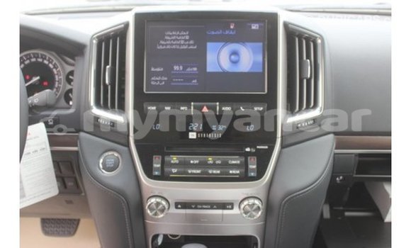 Buy Import Toyota Land Cruiser White Car in Import - Dubai in Ayeyarwady Buy Import Toyota Land Cruiser White Car in Import - Dubai in Ayeyarwady