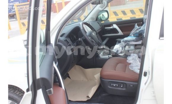 Buy Import Toyota Land Cruiser White Car in Import - Dubai in Ayeyarwady Buy Import Toyota Land Cruiser White Car in Import - Dubai in Ayeyarwady