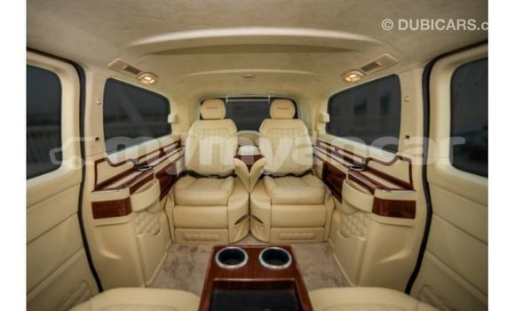 Acheter Import Voiture Mercedes-Benz 190 (W201) Noir à Import - Dubai, #<Region:0x000000000c5121b8>