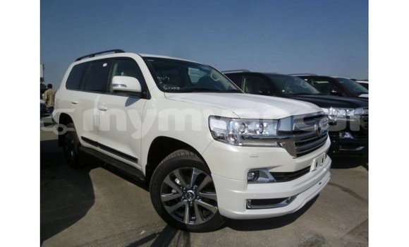 Buy Import Toyota Land Cruiser White Car in Import - Dubai in Ayeyarwady Buy Import Toyota Land Cruiser White Car in Import - Dubai in Ayeyarwady