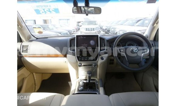 Buy Import Toyota Land Cruiser White Car in Import - Dubai in Ayeyarwady Buy Import Toyota Land Cruiser White Car in Import - Dubai in Ayeyarwady