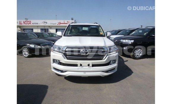 Buy Import Toyota Land Cruiser White Car in Import - Dubai in Ayeyarwady Buy Import Toyota Land Cruiser White Car in Import - Dubai in Ayeyarwady