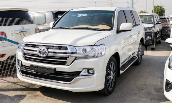 Buy Import Toyota Land Cruiser White Car in Import - Dubai in Ayeyarwady Buy Import Toyota Land Cruiser White Car in Import - Dubai in Ayeyarwady