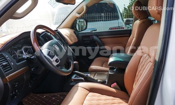 Buy Import Toyota Land Cruiser White Car in Import - Dubai in Ayeyarwady Buy Import Toyota Land Cruiser White Car in Import - Dubai in Ayeyarwady