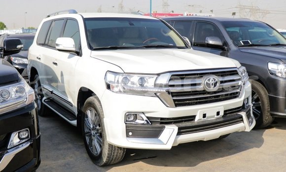 သွင်းကုန် Toyota Land Cruiser White ကား Import - Dubai Ayeyarwady သွင်းကုန် Toyota Land Cruiser White ကား Import - Dubai Ayeyarwady
