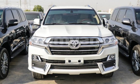 သွင်းကုန် Toyota Land Cruiser White ကား Import - Dubai Ayeyarwady သွင်းကုန် Toyota Land Cruiser White ကား Import - Dubai Ayeyarwady