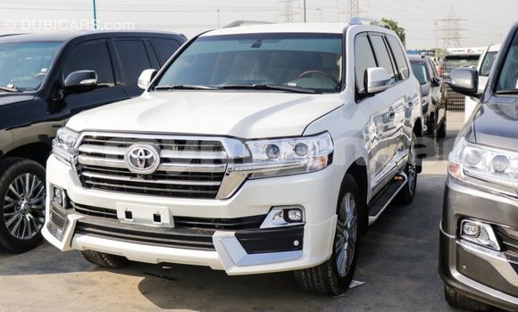 သွင်းကုန် Toyota Land Cruiser White ကား Import - Dubai Ayeyarwady သွင်းကုန် Toyota Land Cruiser White ကား Import - Dubai Ayeyarwady
