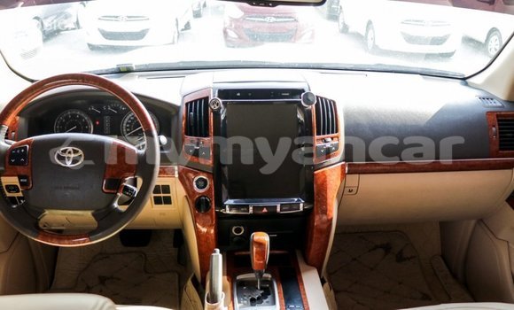 သွင်းကုန် Toyota Land Cruiser White ကား Import - Dubai Ayeyarwady သွင်းကုန် Toyota Land Cruiser White ကား Import - Dubai Ayeyarwady