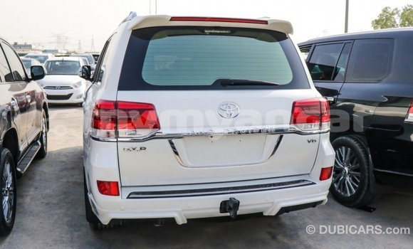 သွင်းကုန် Toyota Land Cruiser White ကား Import - Dubai Ayeyarwady သွင်းကုန် Toyota Land Cruiser White ကား Import - Dubai Ayeyarwady