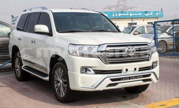 Acheter Import Voiture Toyota Land Cruiser Blanc à Import - Dubai, #<Region:0x000000000c5121b8> Acheter Import Voiture Toyota Land Cruiser Blanc à Import - Dubai, #<Region:0x000000000c5121b8>